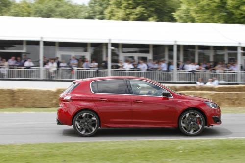 peugeot-308-gti-by-peugeot-sport-10